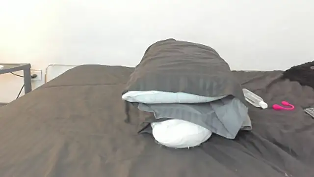 Snapshot of evanandsunny chatting on December 8, 11:51 pm evanandsunny online show from December 8, 11:51 pm