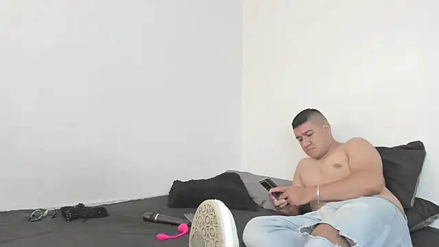 Snapshot of evanandsunny chatting on December 13, 3:11 pm evanandsunny online show from December 13, 3:11 pm