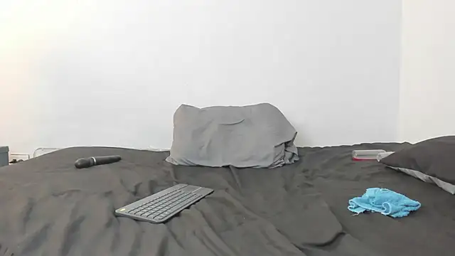 Snapshot of evanandsunny chatting on December 13, 6:16 pm evanandsunny online show from December 13, 6:16 pm