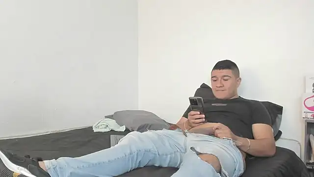 Snapshot of evanandsunny chatting on December 16, 4:16 pm evanandsunny online show from December 16, 4:16 pm