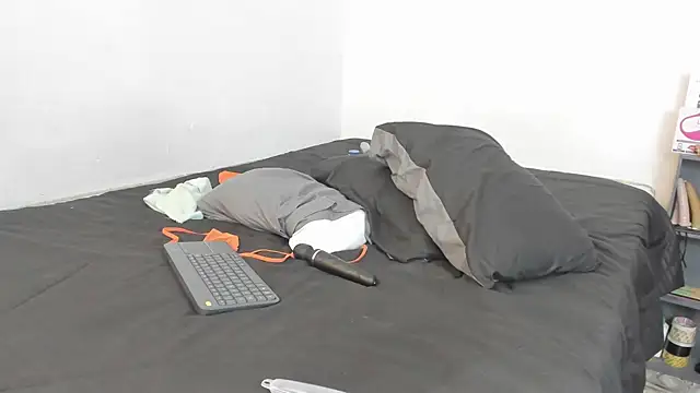 Snapshot of evanandsunny chatting on December 16, 7:21 pm evanandsunny online show from December 16, 7:21 pm