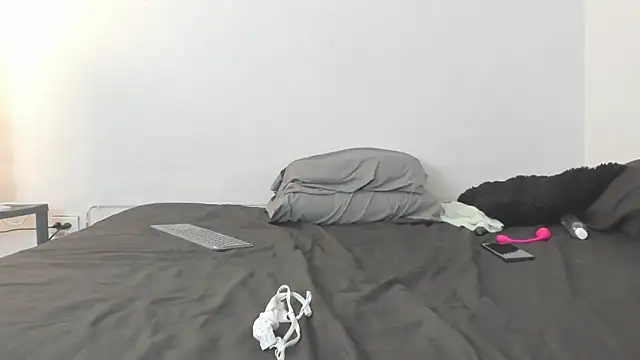 Snapshot of evanandsunny chatting on January 19, 10:06 pm evanandsunny online show from January 19, 10:06 pm