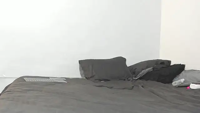 Snapshot of evanandsunny chatting on February 6, 11:26 pm evanandsunny online show from February 6, 11:26 pm