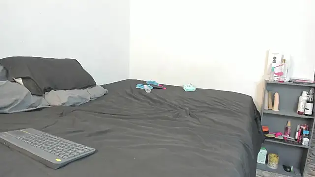 Snapshot of evanandsunny chatting on February 26, 10:42 pm evanandsunny online show from February 26, 10:42 pm