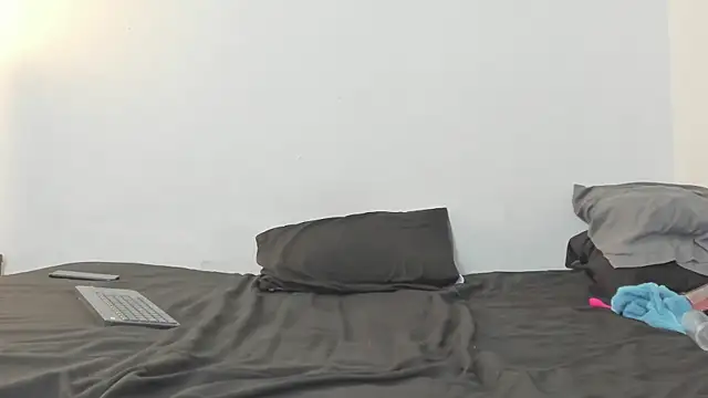 Snapshot of evanandsunny chatting on March 22, 10:37 pm evanandsunny online show from March 22, 10:37 pm