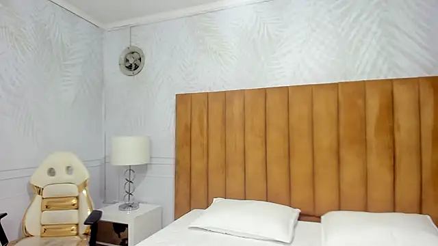 Daphne81  online show from January 7, 6:24 pm