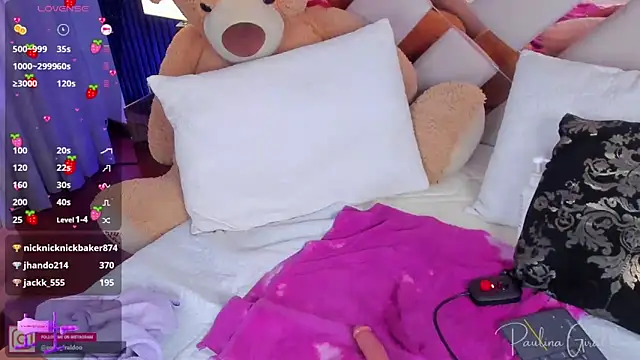 misspaulinaa online show from December 7, 5:26 am