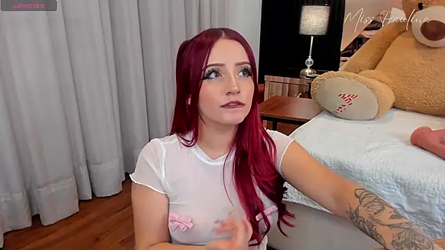 misspaulinaa online show from February 19, 11:25 pm