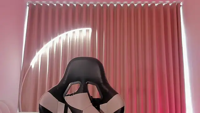 Snapshot of SavannahWildee chatting on October 8, 12:14 pm SavannahWildee online show from October 8, 12:14 pm