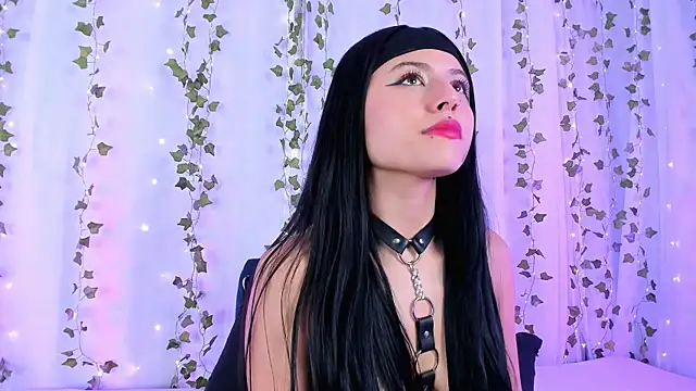 Snapshot of EmilyWithe chatting on May 30, 12:30 am EmilyWithe online show from May 30, 12:30 am