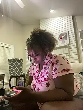 Snapshot of LillShayy chatting on May 5, 5:26 am LillShayy online show from May 5, 5:26 am