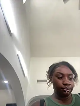 Snapshot of LillShayy chatting on June 11, 6:39 pm LillShayy online show from June 11, 6:39 pm