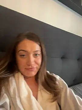 Snapshot of Pollypearson chatting on December 1, 12:21 pm Pollypearson online show from December 1, 12:21 pm