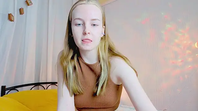 Snapshot of Wild__flowers chatting on April 4, 7:44 pm Wild flowers online show from April 4, 7:44 pm
