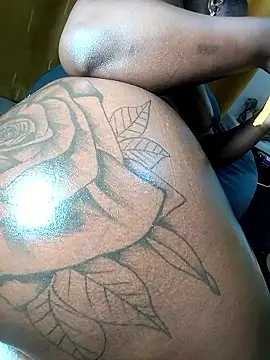 Hugemassivebootie online show from November 21, 11:31 am