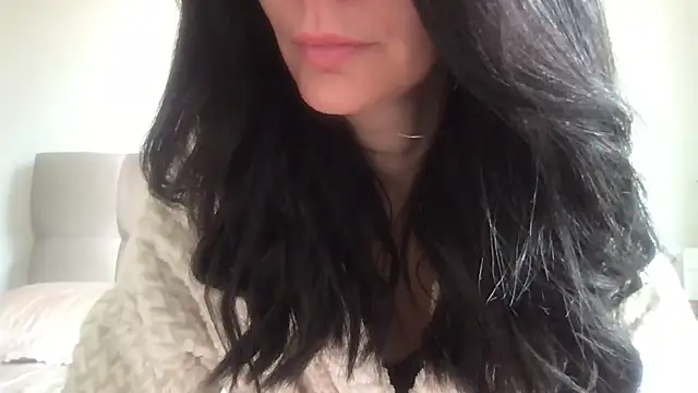 paolajonez online show from November 20, 1:00 pm