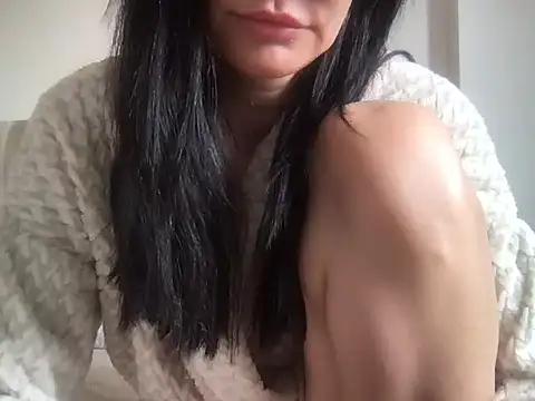 Snapshot of paolajonez chatting on August 7, 1:35 pm paolajonez online show from August 7, 1:35 pm