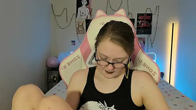 Snapshot of BebKonie chatting on February 17, 11:20 pm BebKonie online show from February 17, 11:20 pm