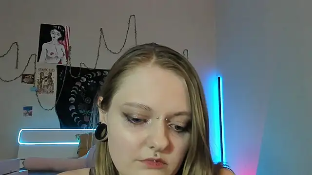 Snapshot of BebKonie chatting on February 25, 1:09 am BebKonie online show from February 25, 1:09 am