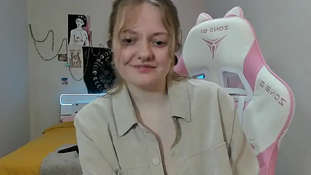 Snapshot of BebKonie chatting on February 28, 8:20 am BebKonie online show from February 28, 8:20 am