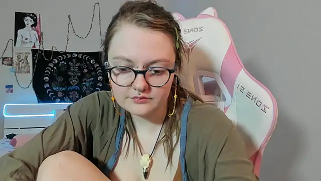 Snapshot of BebKonie chatting on March 2, 1:26 am BebKonie online show from March 2, 1:26 am