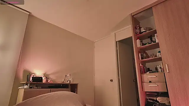 juanasnz99 online show from September 27, 1:54 am