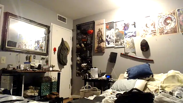 Snapshot of eavestease1 chatting on April 8, 11:59 pm eavestease1 online show from April 8, 11:59 pm