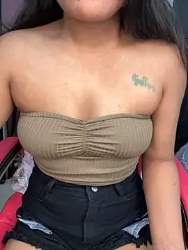 LeisyXO online show from November 3, 5:36 pm