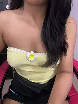 LeisyXO online show from April 24, 8:33 pm