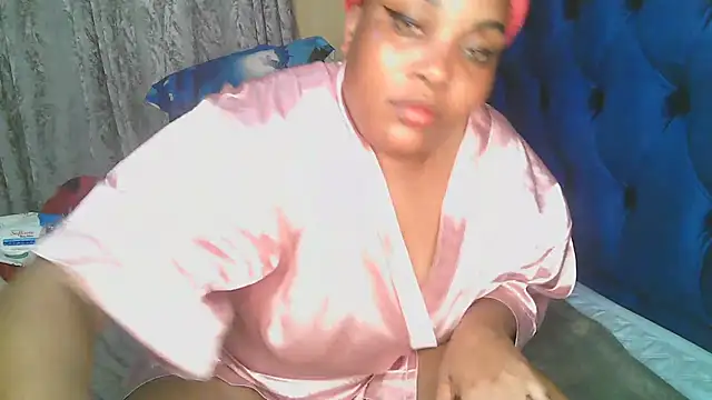 Snapshot of Queenshaz01 chatting on March 21, 12:04 am Queenshaz01 online show from March 21, 12:04 am