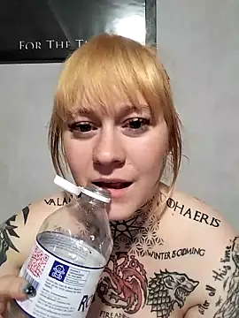Snapshot of poussichienne chatting on April 20, 3:26 pm poussichienne online show from April 20, 3:26 pm