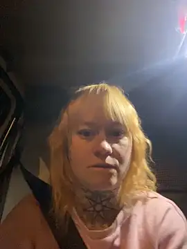 Snapshot of poussichienne chatting on April 25, 2:58 am poussichienne online show from April 25, 2:58 am
