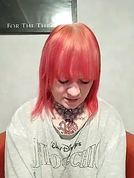 Snapshot of poussichienne chatting on May 6, 3:39 pm poussichienne online show from May 6, 3:39 pm