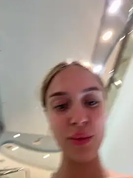 Snapshot of enjoy_my_beauty chatting on December 13, 7:36 am enjoy my beauty online show from December 13, 7:36 am