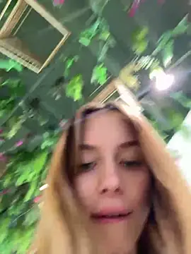 Snapshot of enjoy_my_beauty chatting on December 14, 5:07 am enjoy my beauty online show from December 14, 5:07 am