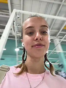 Snapshot of enjoy_my_beauty chatting on December 21, 4:52 am enjoy my beauty online show from December 21, 4:52 am