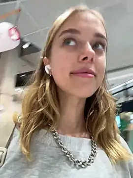 Snapshot of enjoy_my_beauty chatting on January 11, 4:38 am enjoy my beauty online show from January 11, 4:38 am