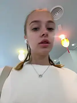 Snapshot of enjoy_my_beauty chatting on January 23, 4:09 am enjoy my beauty online show from January 23, 4:09 am