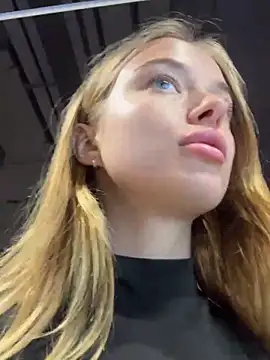 Snapshot of enjoy_my_beauty chatting on February 3, 7:51 am enjoy my beauty online show from February 3, 7:51 am