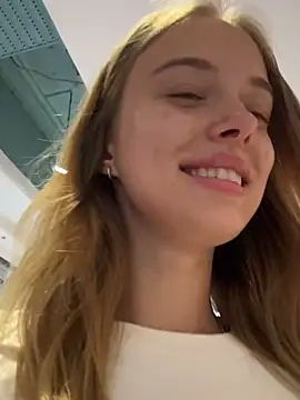 Snapshot of enjoy_my_beauty chatting on February 9, 7:38 am enjoy my beauty online show from February 9, 7:38 am