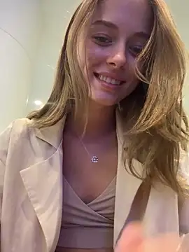 Snapshot of enjoy_my_beauty chatting on February 26, 7:20 am enjoy my beauty online show from February 26, 7:20 am