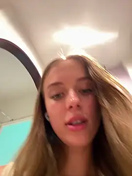 Snapshot of enjoy_my_beauty chatting on March 1, 4:47 am enjoy my beauty online show from March 1, 4:47 am