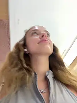 Snapshot of enjoy_my_beauty chatting on March 13, 4:38 am enjoy my beauty online show from March 13, 4:38 am