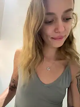 Snapshot of enjoy_my_beauty chatting on March 14, 7:37 am enjoy my beauty online show from March 14, 7:37 am