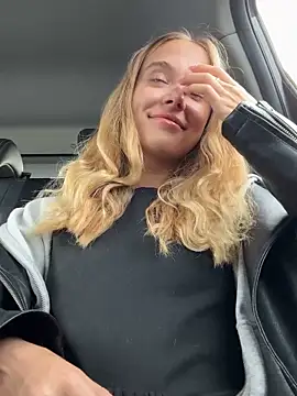 Snapshot of enjoy_my_beauty chatting on October 13, 7:08 am enjoy my beauty online show from October 13, 7:08 am