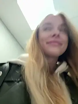 Snapshot of enjoy_my_beauty chatting on October 15, 7:08 am enjoy my beauty online show from October 15, 7:08 am