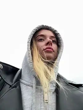 Snapshot of enjoy_my_beauty chatting on October 22, 7:08 am enjoy my beauty online show from October 22, 7:08 am