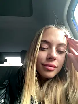 Snapshot of enjoy_my_beauty chatting on October 28, 7:12 am enjoy my beauty online show from October 28, 7:12 am