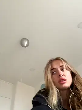 Snapshot of enjoy_my_beauty chatting on November 2, 9:00 am enjoy my beauty online show from November 2, 9:00 am