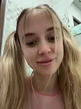 Snapshot of enjoy_my_beauty chatting on April 26, 6:55 am enjoy my beauty online show from April 26, 6:55 am
